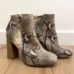 L’intervale Snake Print Boots